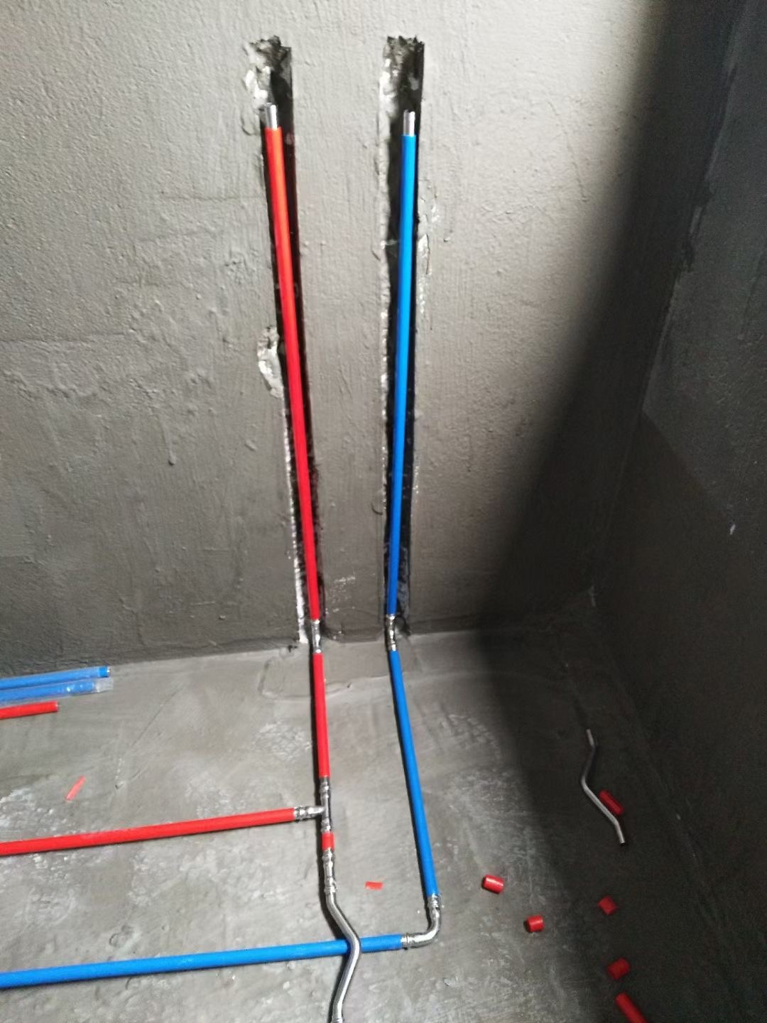 jbo(中国)牌覆塑jbo电竞登录水管安装现场.jpg jbo(中国)牌覆塑jbo电竞登录水管安装现场.jpg