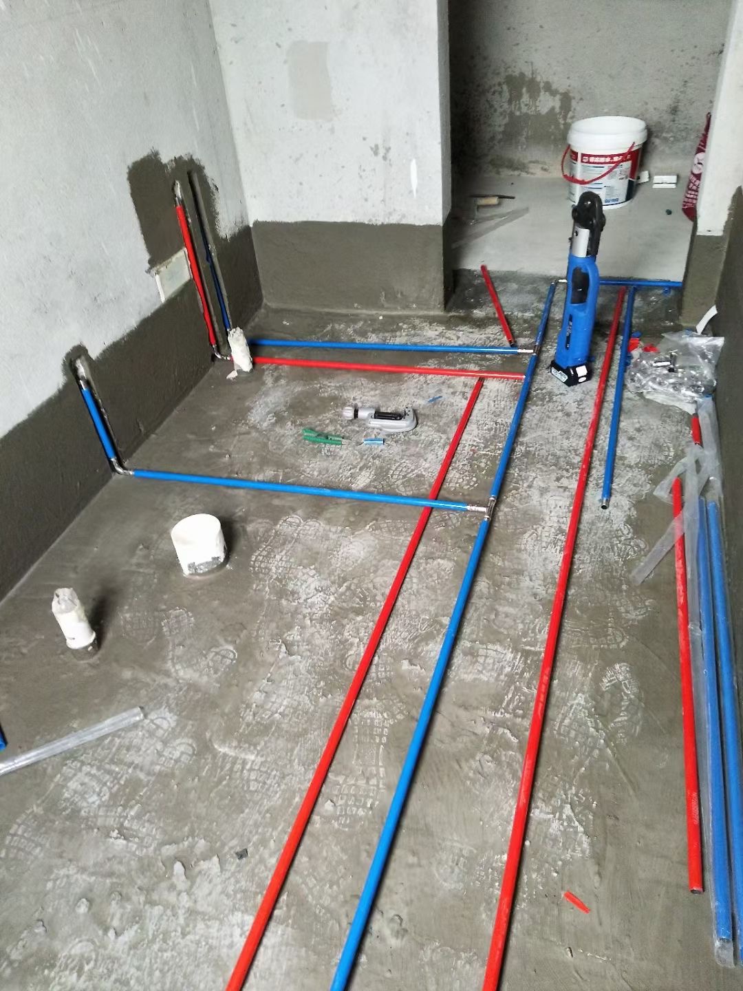 jbo(中国)牌覆塑家装jbo电竞登录水管安装现场.jpg jbo(中国)牌覆塑家装jbo电竞登录水管安装现场.jpg